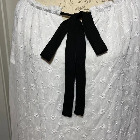 SOLD! CeCe Tie Neck & Cuffs Floral Eyelet Top In Soft Ecru size PL White - Picture 4 of 8